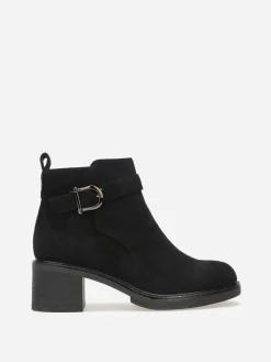 Discount La Modeuse Bottines en suédine à boucle métallique Noir