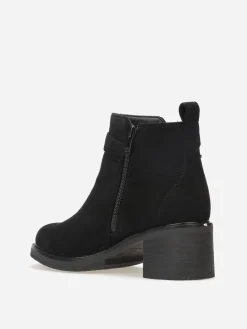 Discount La Modeuse Bottines en suédine à boucle métallique Noir