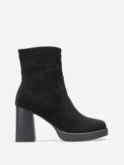 La Modeuse Bottines en suédine à bout et talon carrés Noir