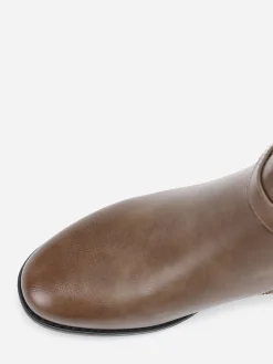 Outlet La Modeuse Bottines plates à boucle Taupe