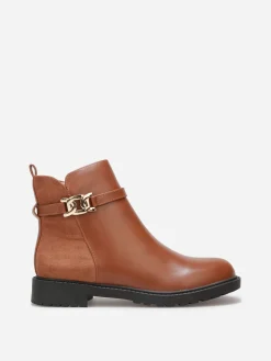 Discount La Modeuse Bottines plates bi-matière à boucle dorée Camel