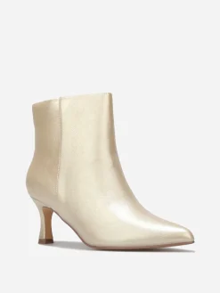 La Modeuse Bottines pointues à petit talon Doré