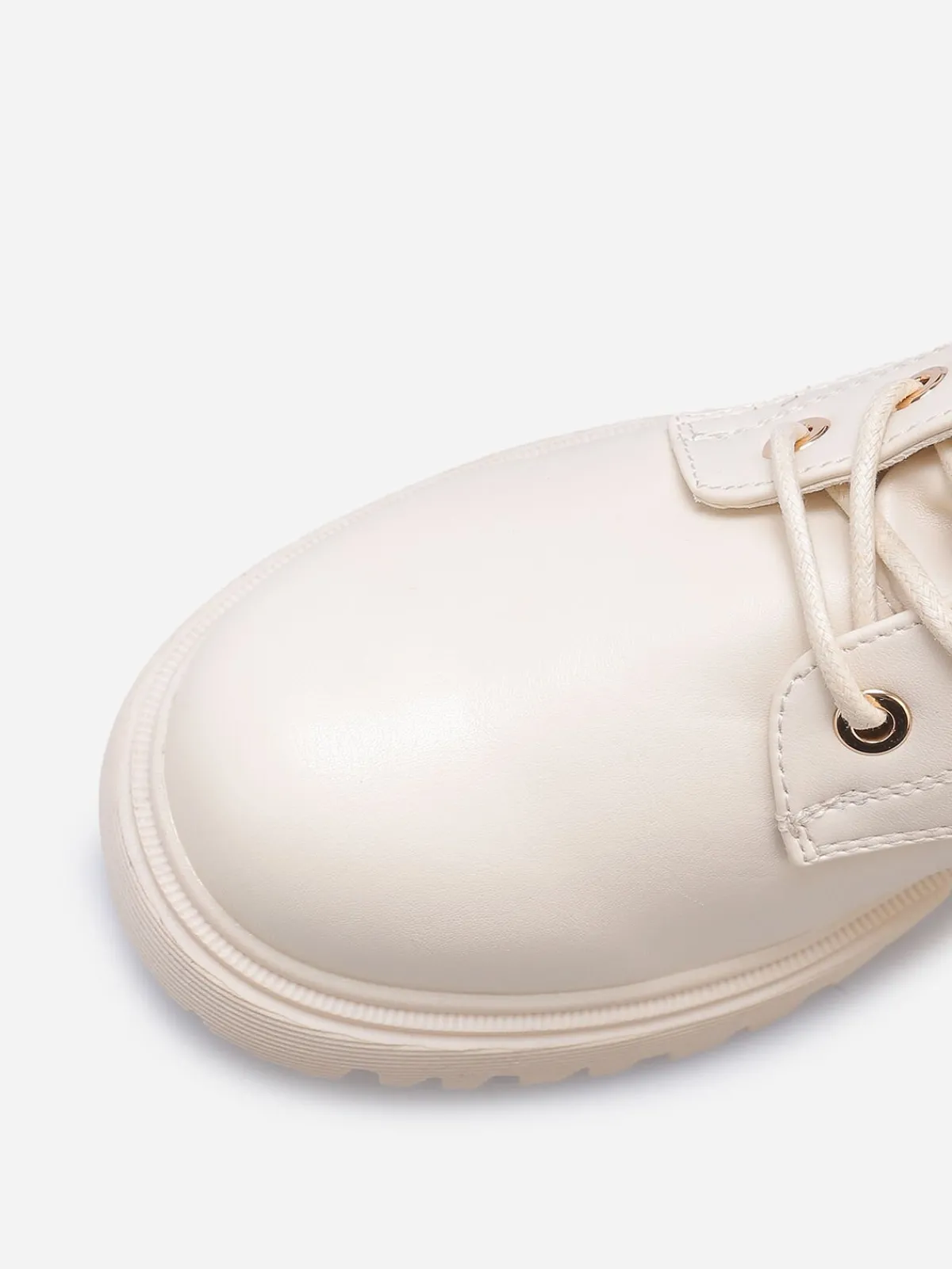 La Modeuse Bottines rangers à détail matelassé Beige