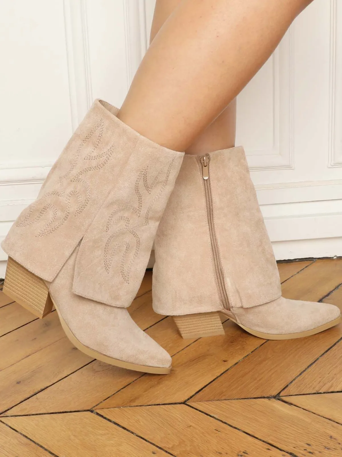 Sale La Modeuse Bottines santiags à revers Beige