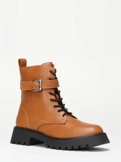 La Modeuse Bottines style rangers avec bride à boucle Camel