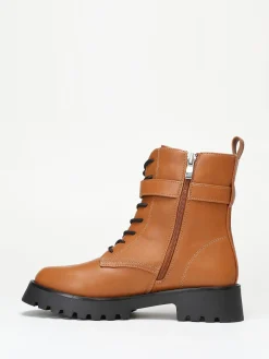 La Modeuse Bottines style rangers avec bride à boucle Camel