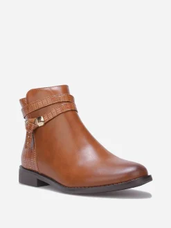 New La Modeuse Bottines texturées avec bride à boucle Camel