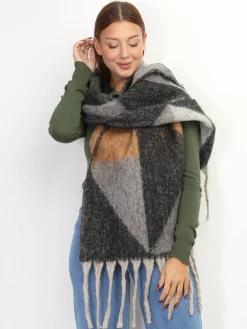 New La Modeuse Écharpe à imprimé triangles et franges Noir