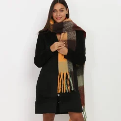 Clearance La Modeuse Écharpe duveteuse à carreaux et franges Camel