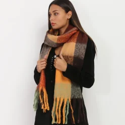 Clearance La Modeuse Écharpe duveteuse à carreaux et franges Camel