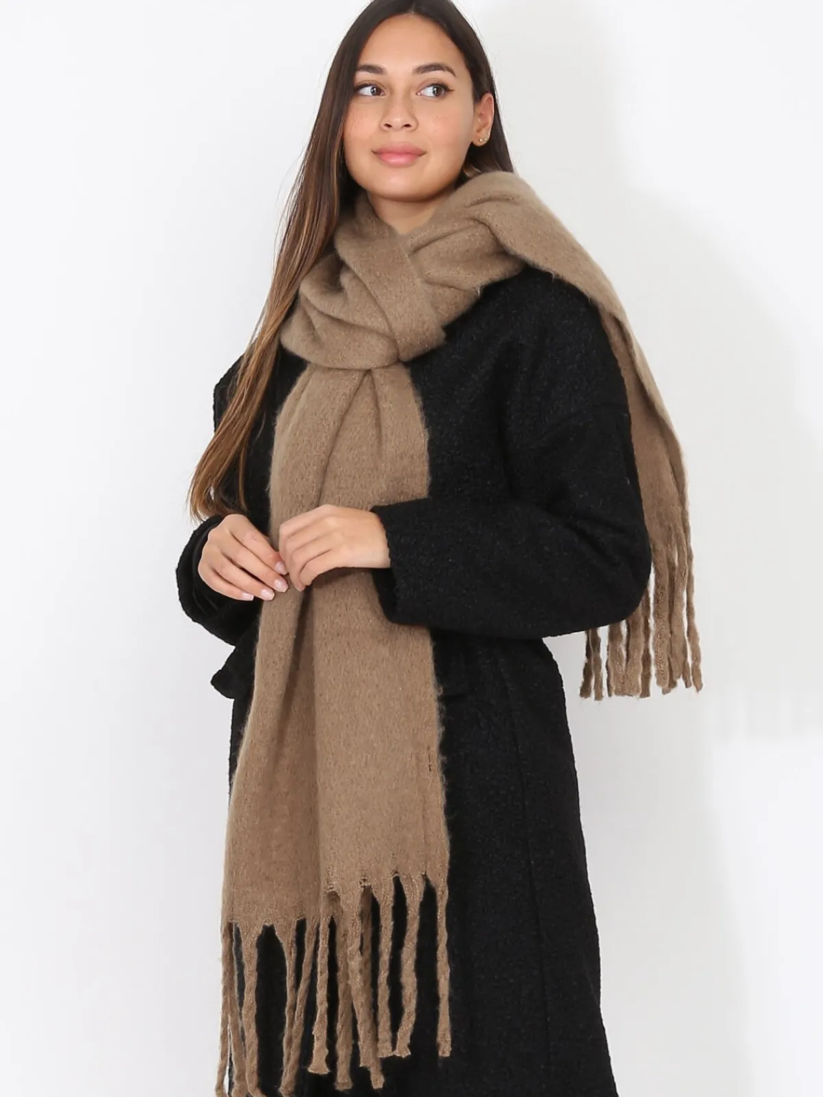 Clearance La Modeuse Écharpe duveteuse à franges Taupe