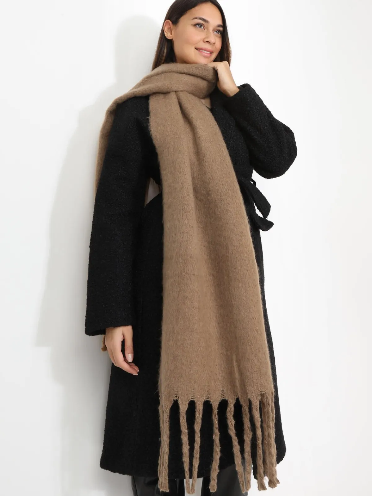 Clearance La Modeuse Écharpe duveteuse à franges Taupe