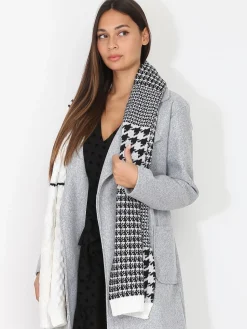 Discount La Modeuse Écharpe en maille torsadée et motifs