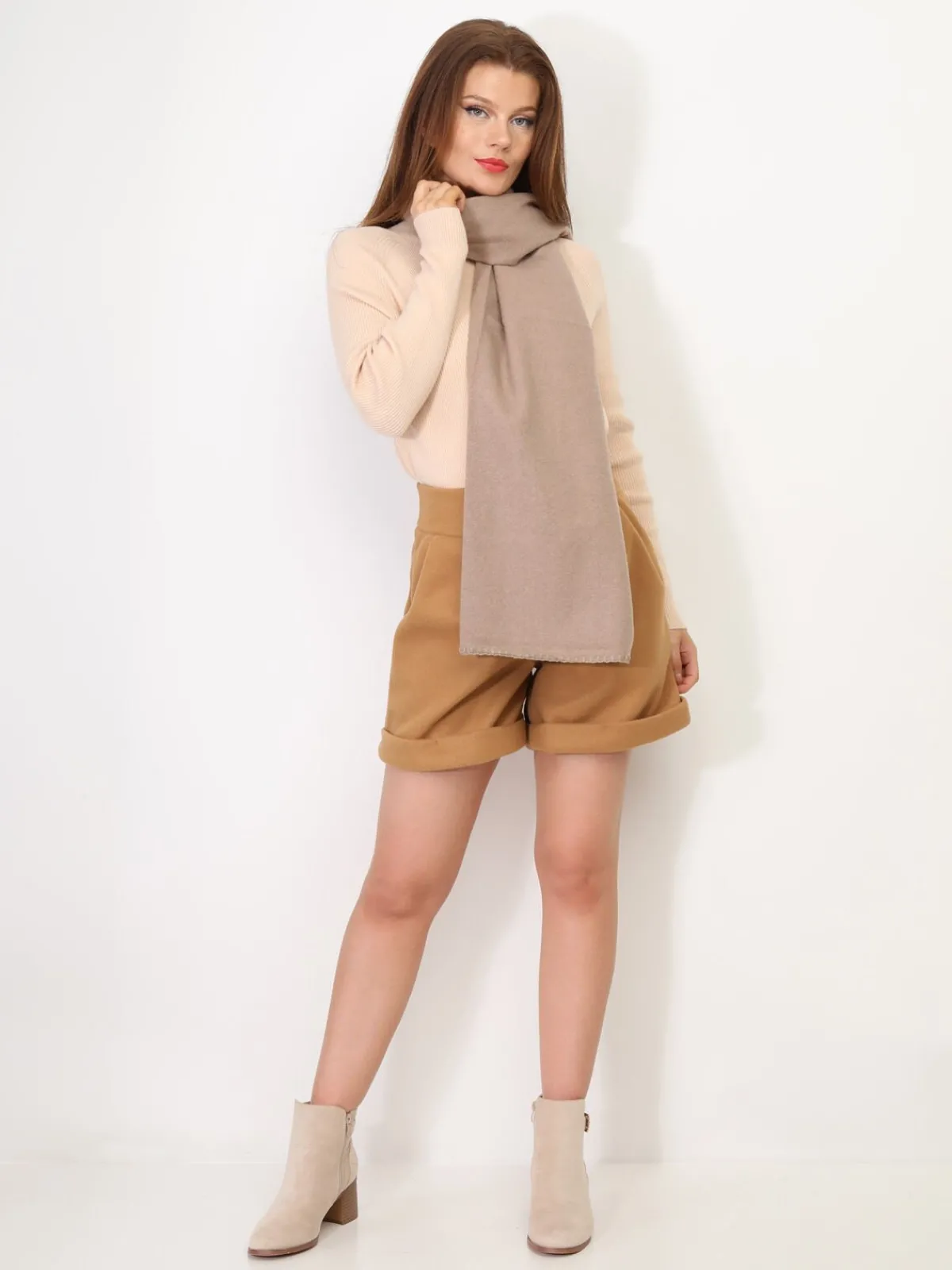 Discount La Modeuse Écharpe unie à bords arrondis Taupe