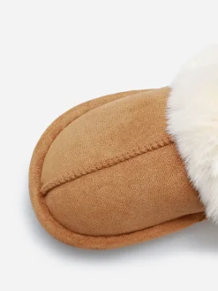Outlet La Modeuse Chaussons en suédine fourrés Camel