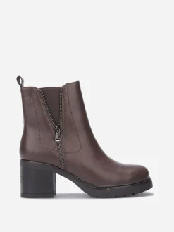 La Modeuse Chelsea à talon avec zip décoratif Marron