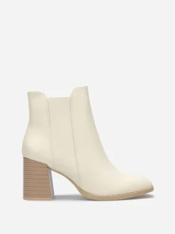 Online La Modeuse Chelsea à talon et bout carrés Beige