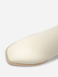 Online La Modeuse Chelsea à talon et bout carrés Beige