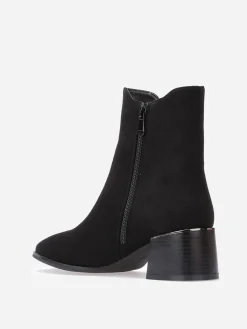 Online La Modeuse Chelsea en suédine à détail métallique Noir