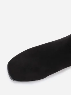 Online La Modeuse Chelsea en suédine à détail métallique Noir