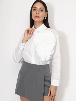 New La Modeuse Chemise ample à fleur plissée XXL Blanc