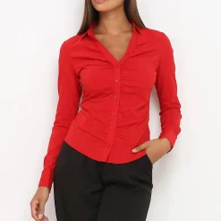 Hot La Modeuse Chemise cintrée à effet froncé Rouge