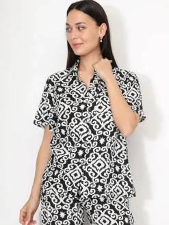 New La Modeuse Chemise fluide à motif abstrait Noir