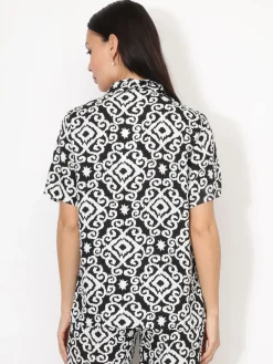 New La Modeuse Chemise fluide à motif abstrait Noir