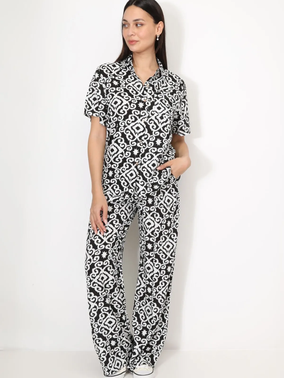 New La Modeuse Chemise fluide à motif abstrait Noir