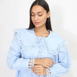 La Modeuse Chemisier à col claudine brodé BleuClair
