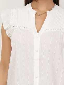 Outlet La Modeuse Chemisier sans manches à détails crochet et plissés Blanc
