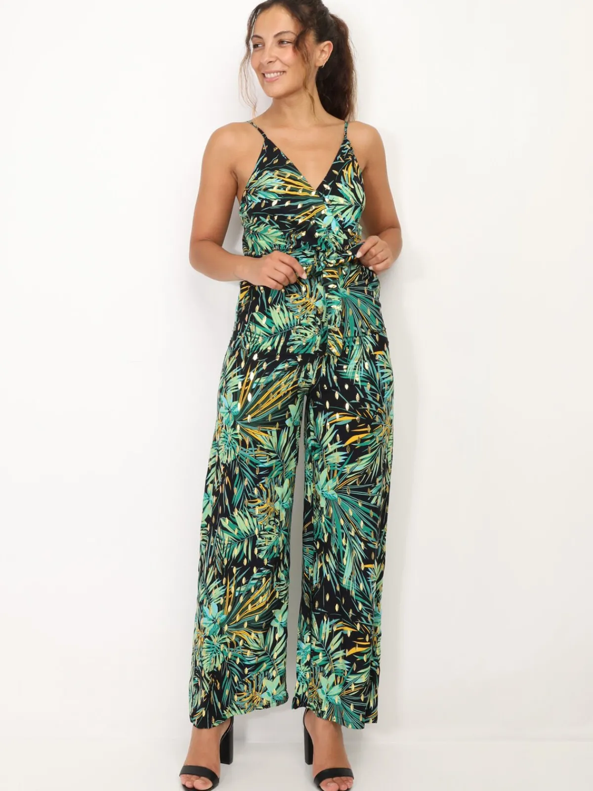 Hot La Modeuse Combinaison à motif tropical et détails dorés Noir