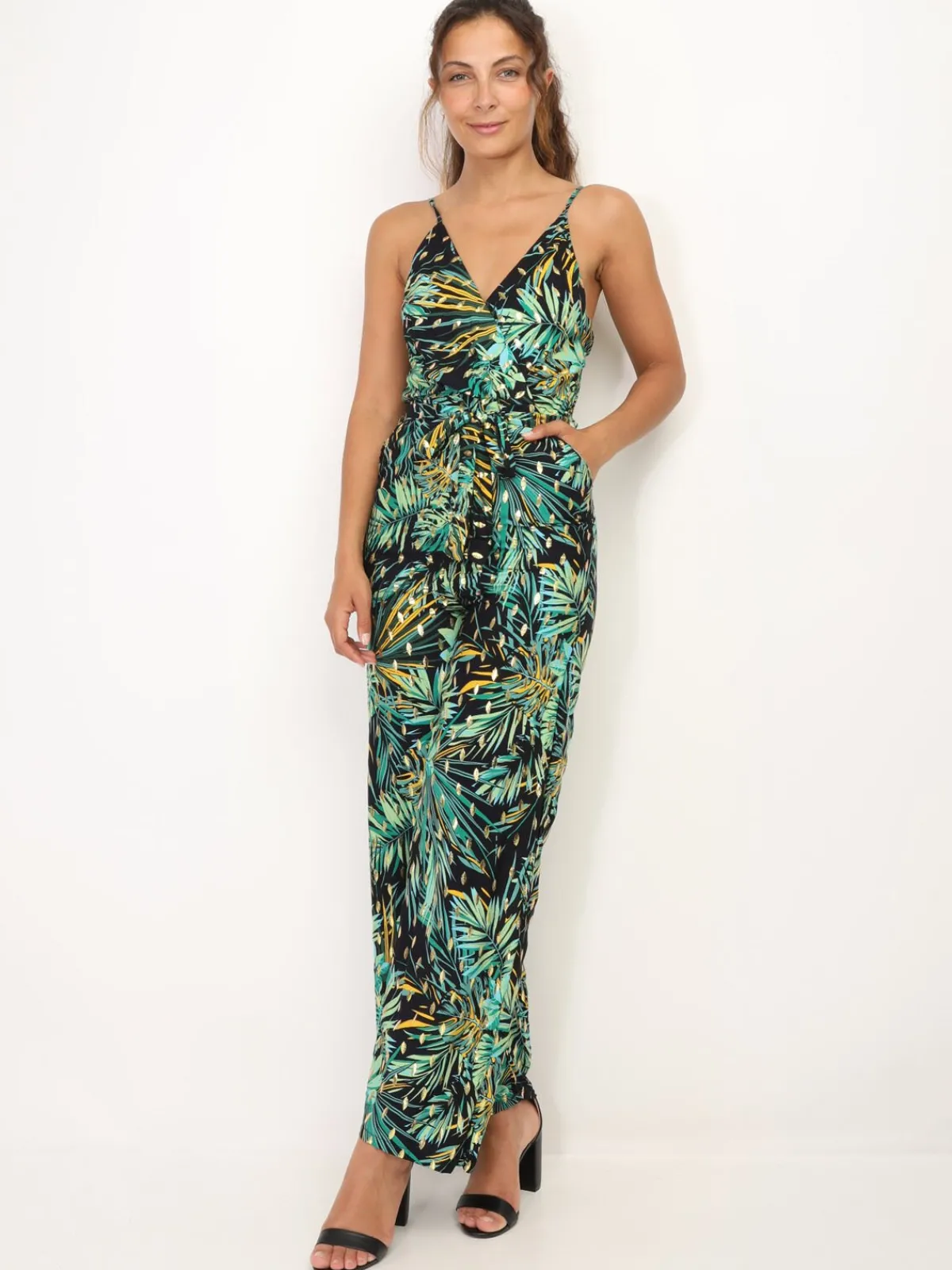 Hot La Modeuse Combinaison à motif tropical et détails dorés Noir