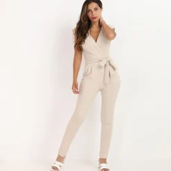 Outlet La Modeuse Combinaison ceinturée à volants Beige