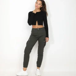 Sale La Modeuse Crop top côtelé à boutons Noir