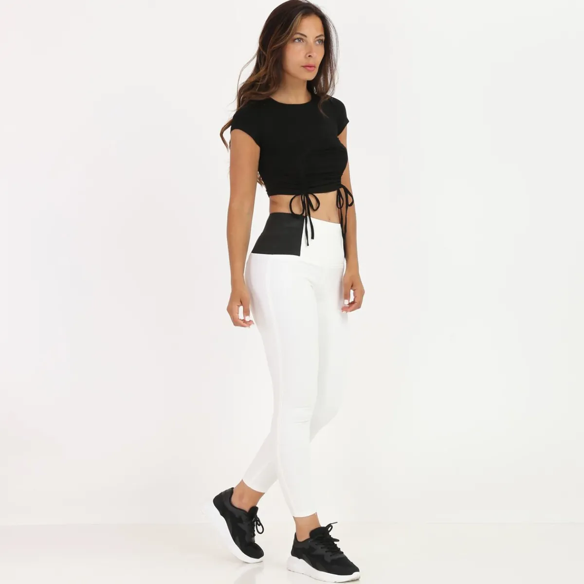 Discount La Modeuse Crop top froncé style corset Noir