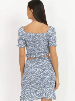 Sale La Modeuse Crop top smocké et fleuri Bleu
