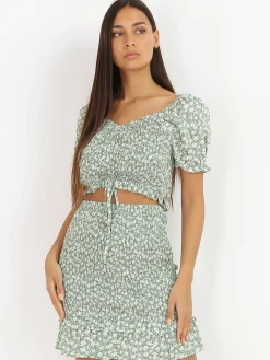 New La Modeuse Crop top smocké et fleuri Vert