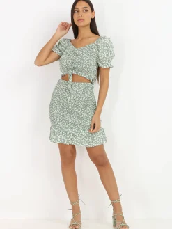 New La Modeuse Crop top smocké et fleuri Vert
