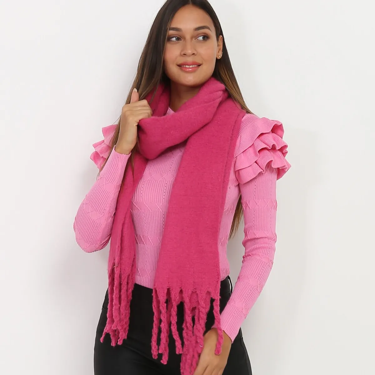 Hot La Modeuse Echarpe duveteuse à franges Fuchsia