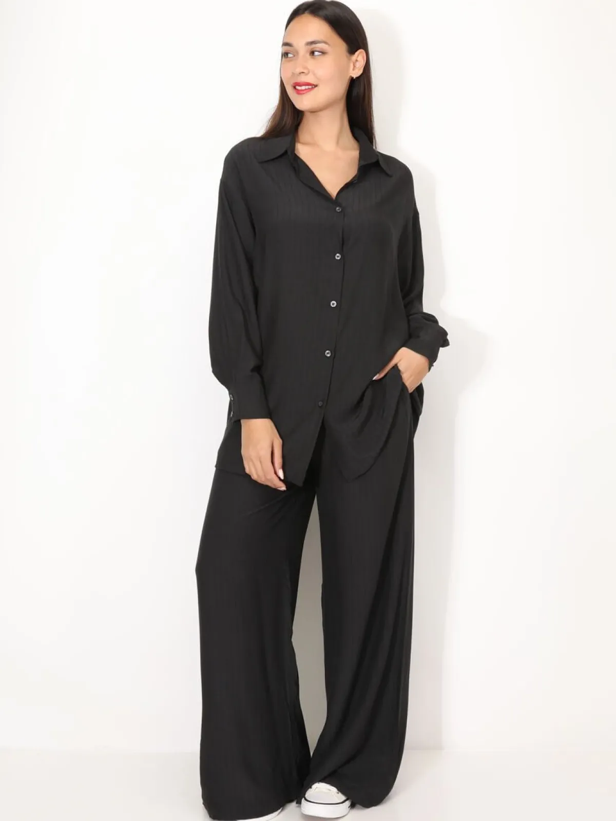 Online La Modeuse Ensemble chemise et pantalon à rayures Noir