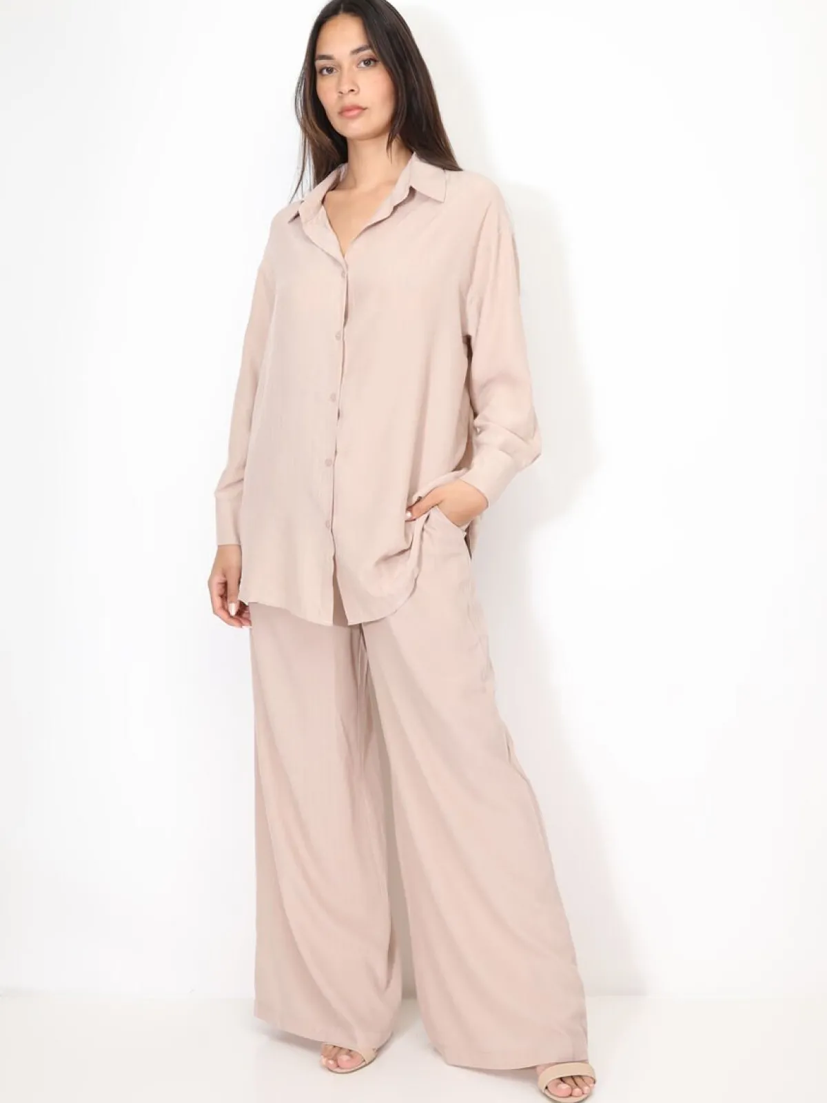 Sale La Modeuse Ensemble chemise et pantalon à rayures Taupe