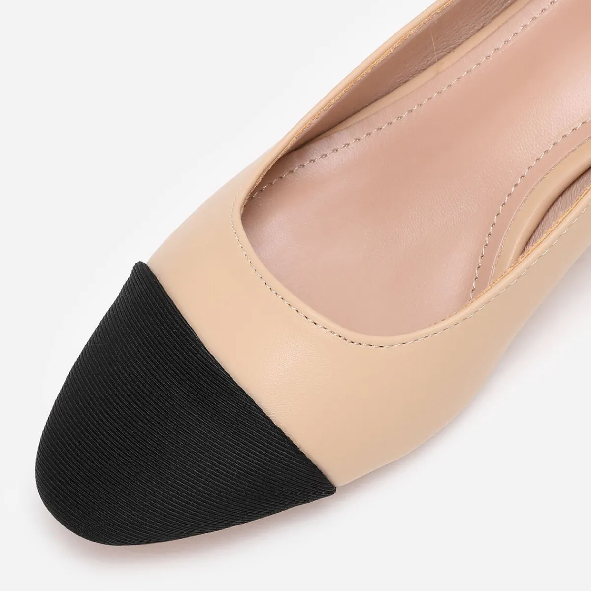 Best La Modeuse Escarpins bicolores s avec bout noir en tissu Beige