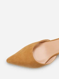 Hot La Modeuse Escarpins en suédine à détails dorés Camel