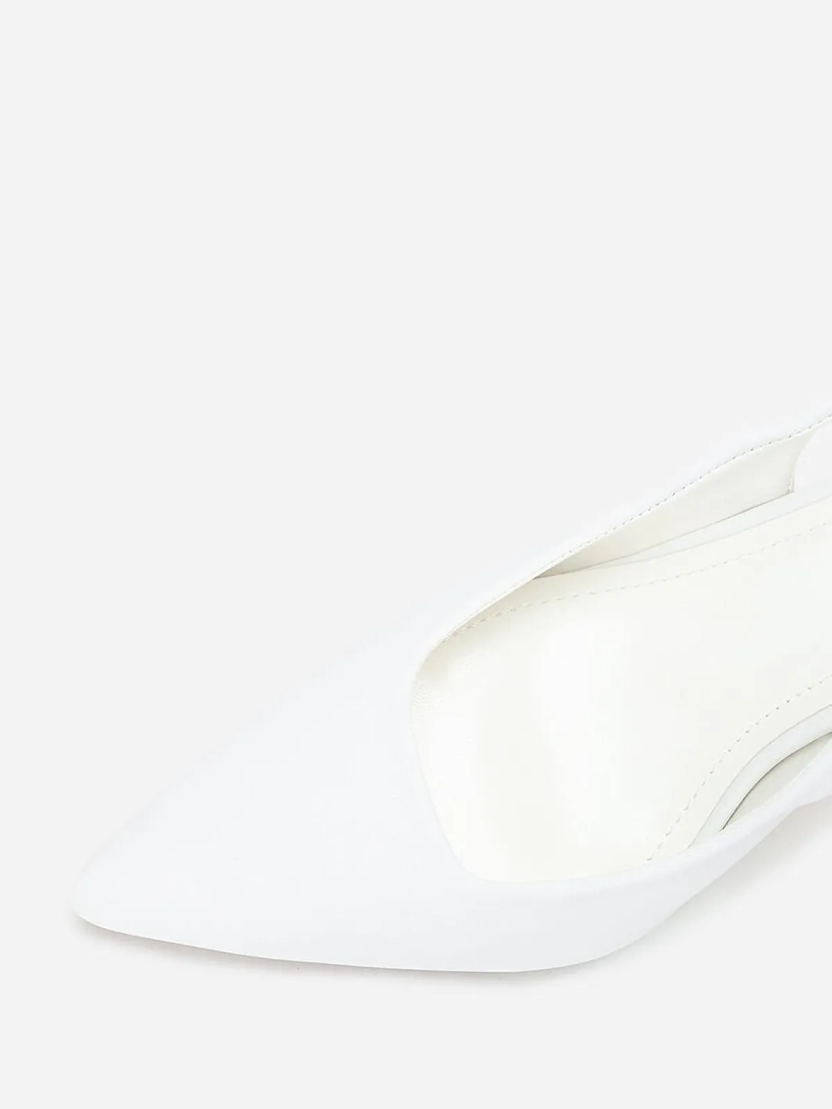 New La Modeuse Escarpins ouverts pointus à talon fin Blanc
