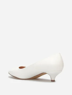 Sale La Modeuse Escarpins pointus kitten heel Blanc