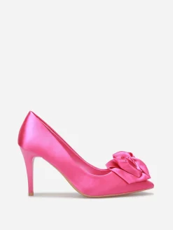 Sale La Modeuse Escarpins satinés à fleur Fuchsia