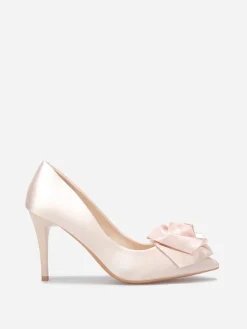 Discount La Modeuse Escarpins satinés à fleur Beige