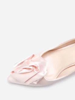 Discount La Modeuse Escarpins satinés à fleur Beige