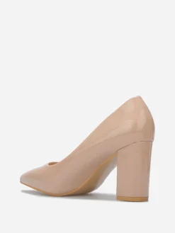 New La Modeuse Escarpins vernis à bout pointu Beige